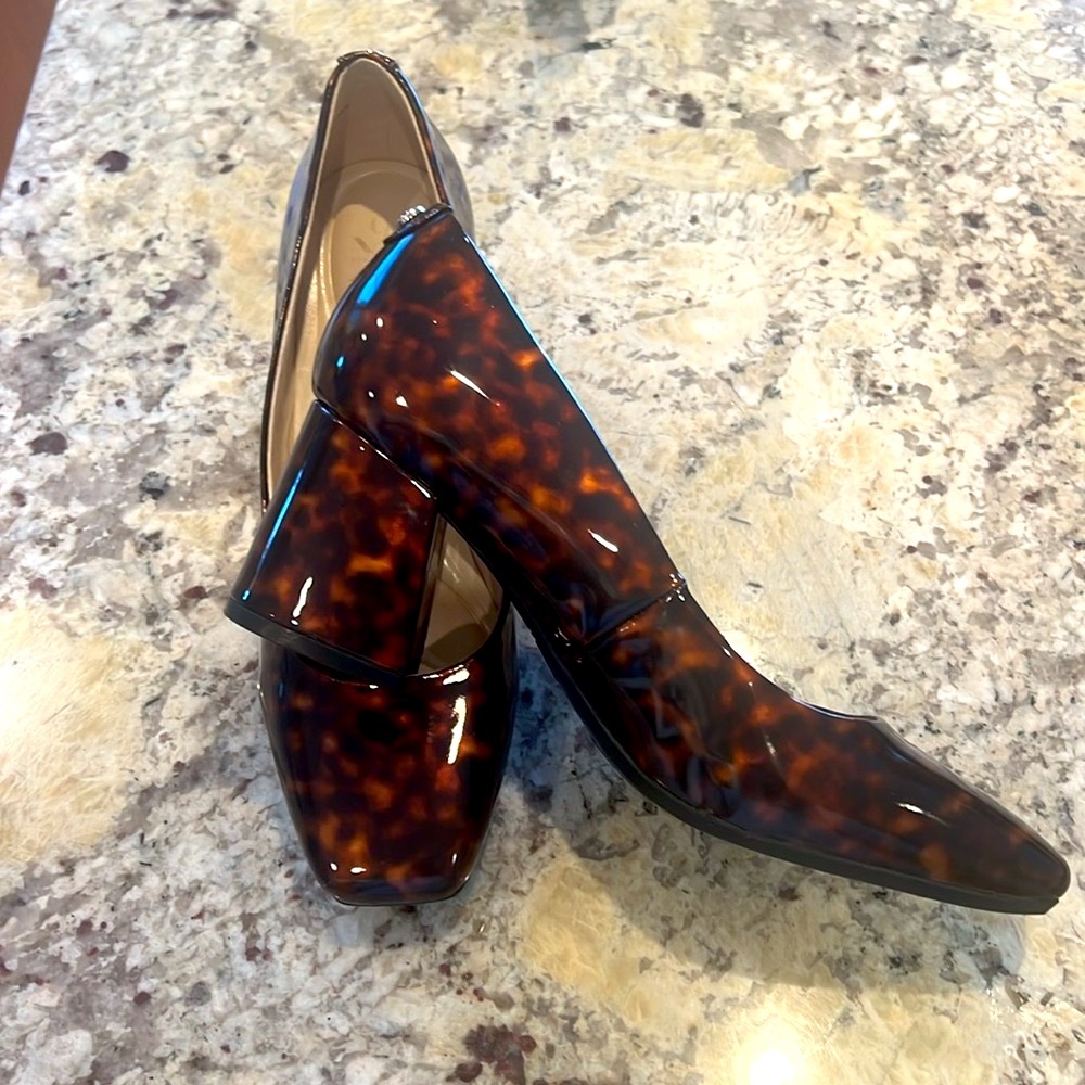 Elegant Women's Tortoiseshell Flats
